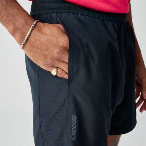 BROOKS DASH 2 IN 1 SHORT NEGRO PANTALONES CORTOS HOMBRE VISTA LATERAL, ARISTARUN