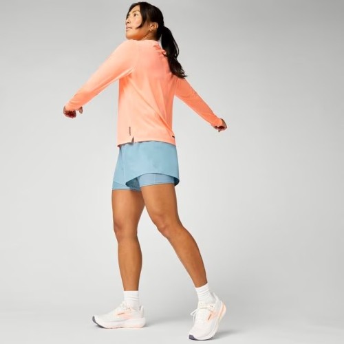 BROOKS DASH 2 IN 1 SHORT AZUL PANTALONES CORTOS MUJER VISTA EN MOVIMIENTO, ARISTARUN