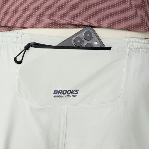 BROOKS CASCADIA SHORT PANTALONES CORTOS HOMBRE VISTA BOLSILLO TRASERO, ARISTARUN