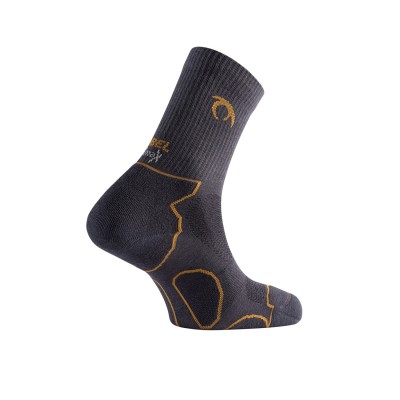 LURBEL TIERRA FOUR GRIS MOSTAZA CALCETINES OUTDOOR VISTA FRONTAL, ARISTARUN 2