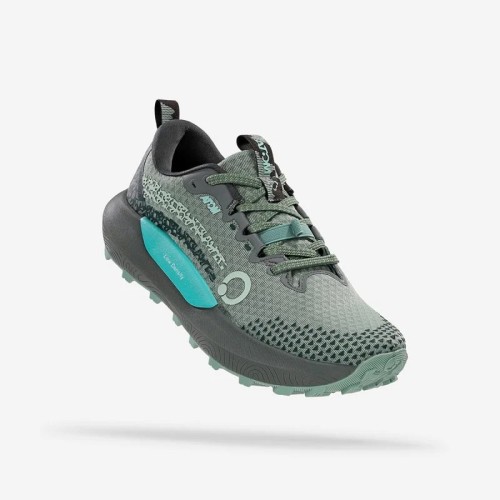 ATOM TERRA V3 MATLE GREEN ZAPATILLAS TRAIL MUJER VISTA LATERAL,ARISTARUN