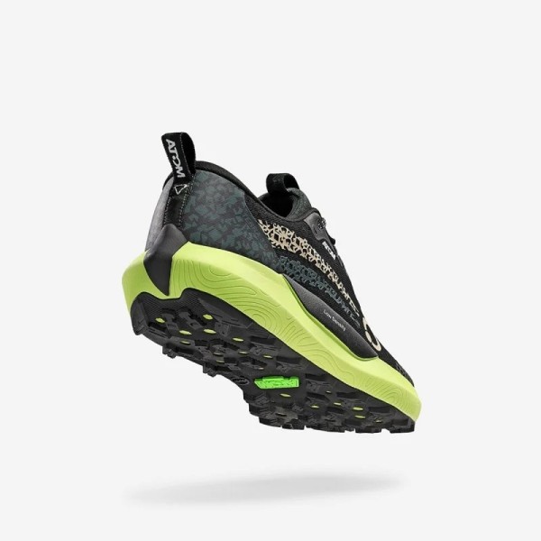 ATOM TERRA V3 BLACK GREEN ZAPATILLAS TRAIL HOMBRE VISTA TRASERA,ARISTARUN