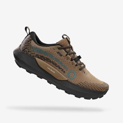 ATOM TERRA V3 GOLDEN DARK ZAPATILLAS TRAIL HOMBRE VISTA EXTERIOR,ARISTARUN
